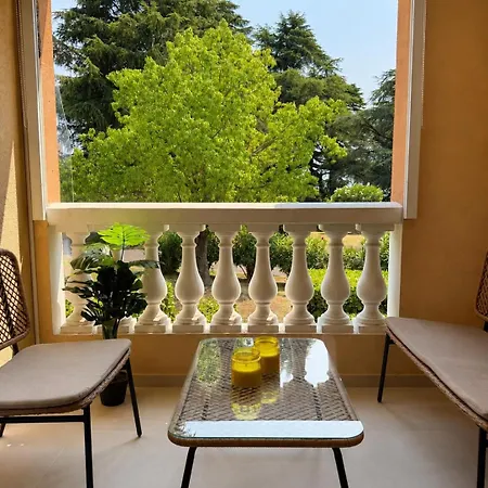 Francia, Getaway For 2, Pool & Sea Apartment