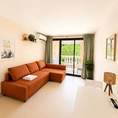 Francia, Getaway For 2, Pool & Sea Apartment