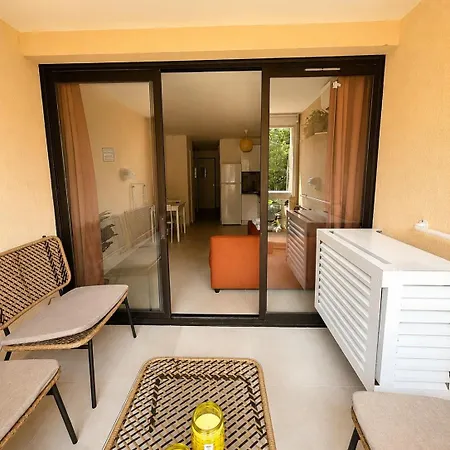 Francia, Getaway For 2, Pool & Sea