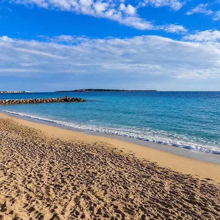 Francia, Getaway For 2, Pool & Sea